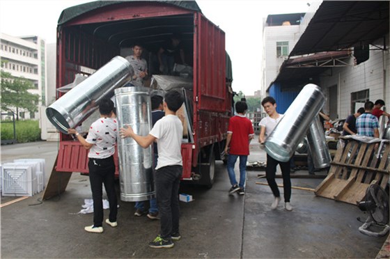 同事們風(fēng)雨無(wú)阻