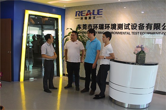 左邊田總經理，右邊王總等人