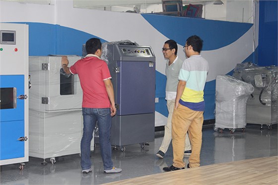 參觀各種新款設備