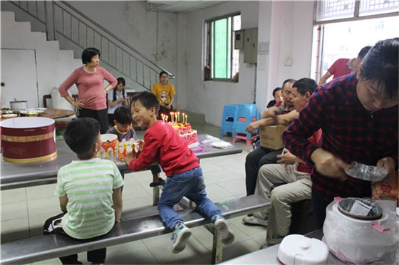 一起為壽星慶祝