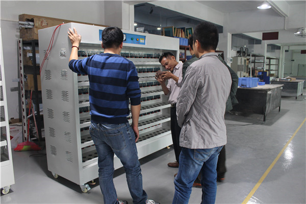 為客戶現場操作