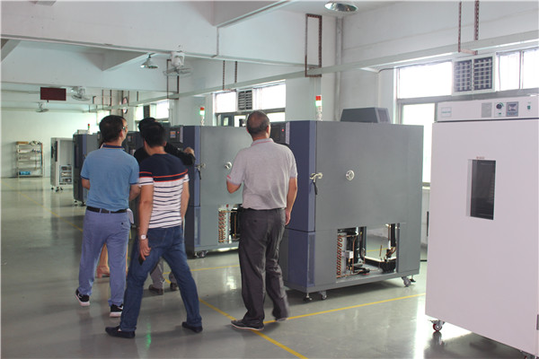 深圳客戶來廠考察并洽談恒溫恒濕試驗箱合作